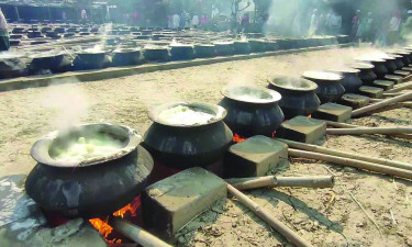 দুই হাজার চুলায় ঘণ্টায় রান্না হচ্ছে ৫ লাখ মানুষের খাবার!